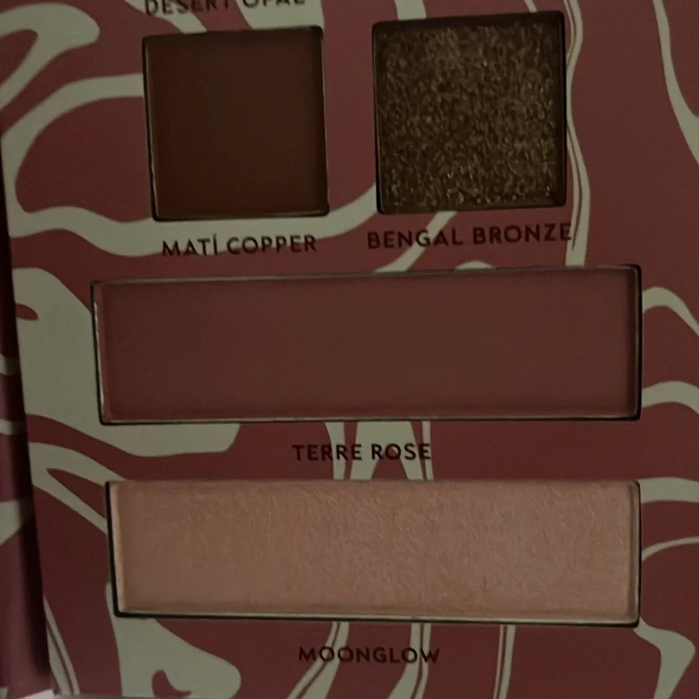 TANAÏS MATÍ Earth Tones Eyes & Face Palette. New still in packaging